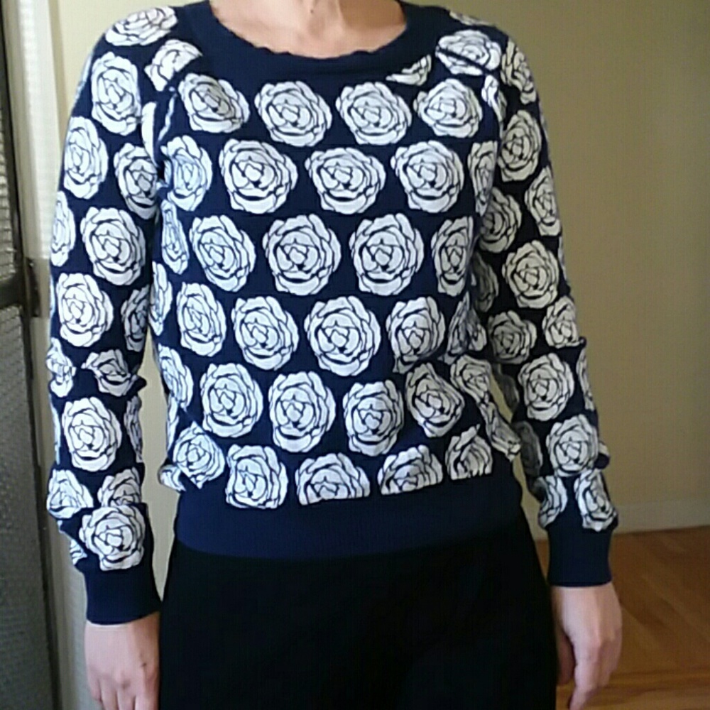 Cute spring SI-AIE sweatshirt with cut out back